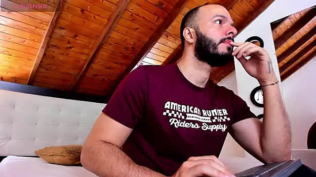 Tom Bailey online show from November 22, 2025, 12:37 pm