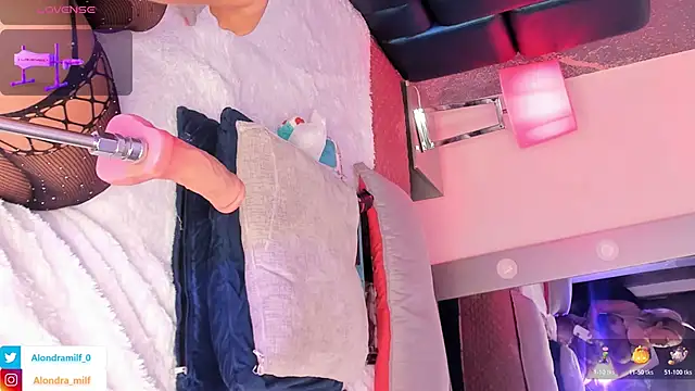 Snapshot of ALONDRAMILF chatting on November 3, 2025, 1:19 am ALONDRAMILF online show from November 3, 2025, 1:19 am