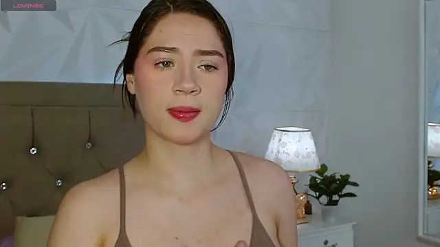 Gwen drew online show from April 21, 2026, 1:28 pm