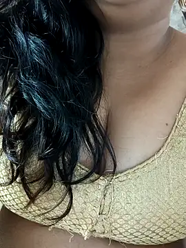 cuteyqueen online show from February 5, 2025, 5:41 am