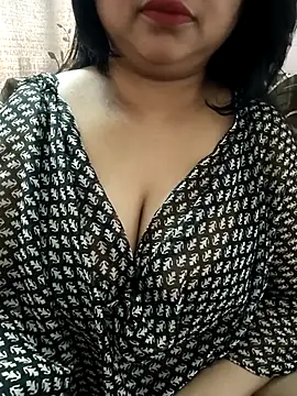 cuteyqueen online show from February 25, 2026, 7:40 am