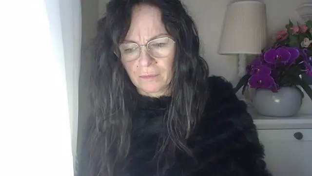 HelenLuxx online show from October 24, 2025, 6:10 am