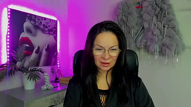 HelenLuxx online show from November 29, 2025, 8:17 am