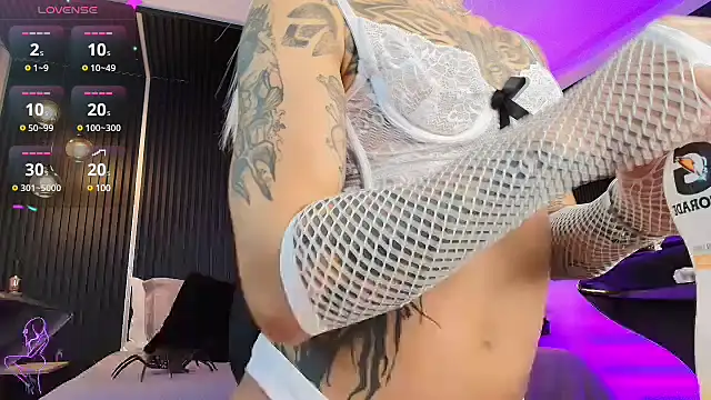  Holly Cat online show from February 15, 2025, 8:54 pm