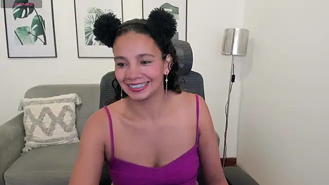 leslyflorez online show from February 18, 2025, 9:09 pm