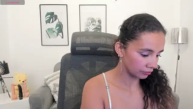 leslyflorez online show from March 4, 2025, 11:32 pm