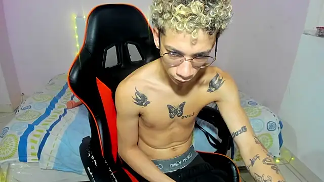 mateodeamjo online show from November 4, 2025, 7:40 am