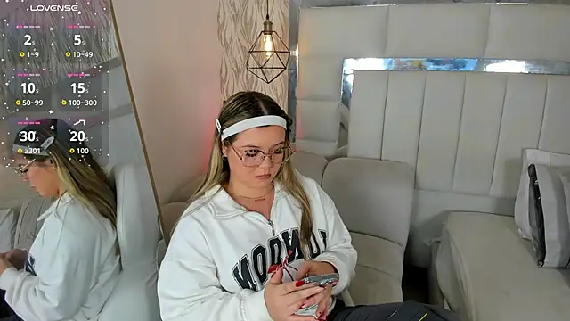 1m dalhia online show from December 15, 2025, 8:35 pm