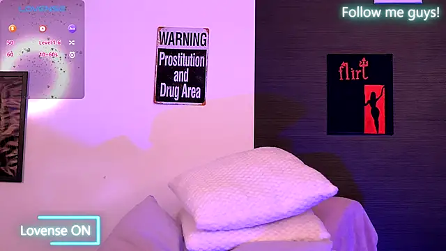 AriaVoss online show from September 18, 2025, 7:05 pm