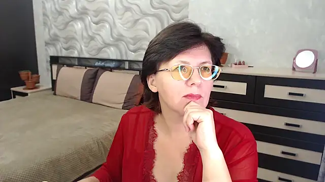 VitaCharm online show from December 10, 2024, 8:27 pm