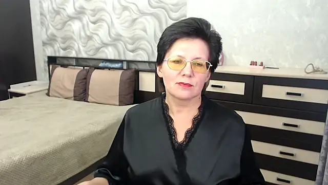 VitaCharm online show from February 16, 2025, 8:33 pm