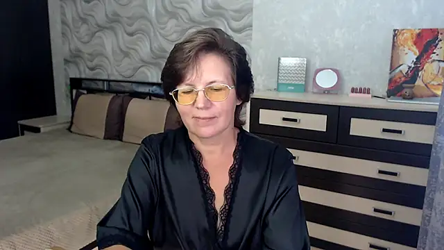 VitaCharm online show from September 8, 2025, 8:30 pm