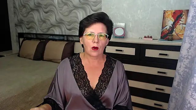 VitaCharm online show from October 2, 2025, 9:00 pm