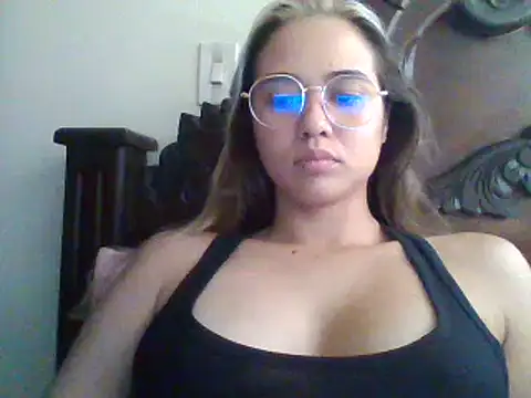 trianabell online show from January 3, 2025, 5:31 pm