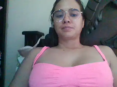 trianabell online show from February 26, 2025, 5:39 pm