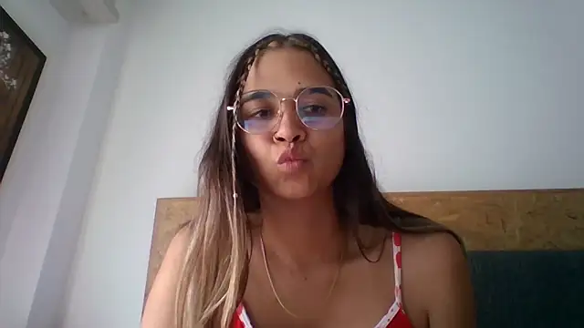 Snapshot of trianabell chatting on December 22, 2025, 2:58 pm trianabell online show from December 22, 2025, 2:58 pm