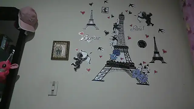 trianabell online show from April 18, 2026, 11:49 pm