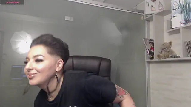 BustyAllyy online show from January 16, 2025, 8:46 pm