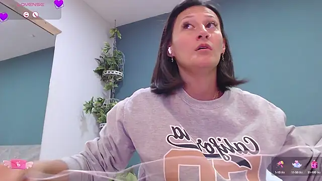 SharisWillian online show from February 5, 2025, 3:23 am