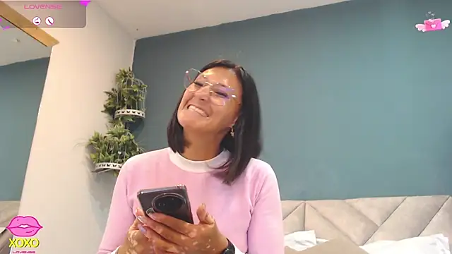 SharisWillian online show from April 20, 2026, 3:42 am