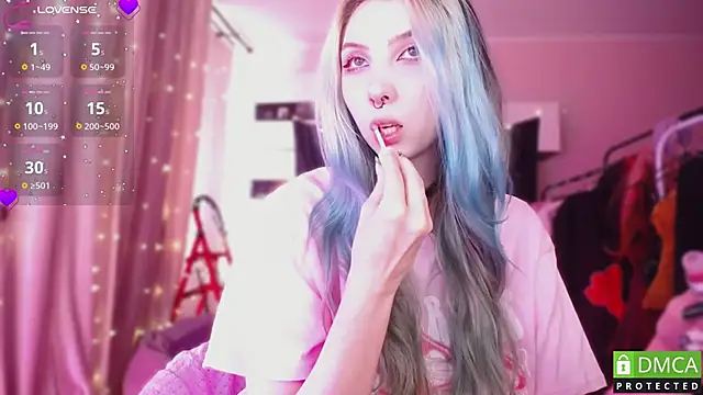 JustMeowGirl online show from April 8, 2026, 6:02 am