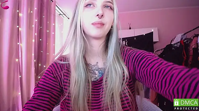 JustMeowGirl online show from May 16, 2026, 7:05 am