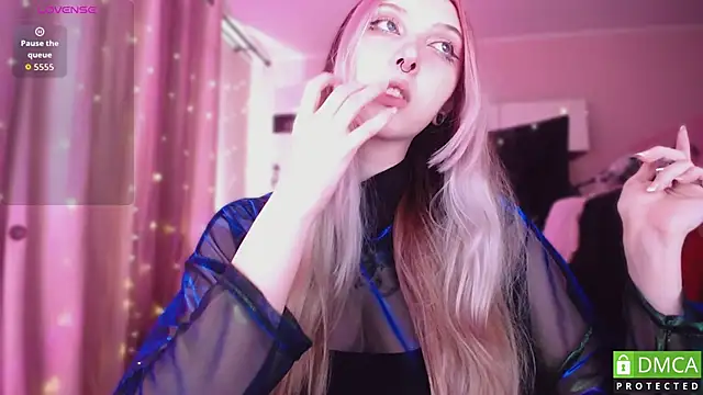 JustMeowGirl online show from June 6, 2026, 5:56 am