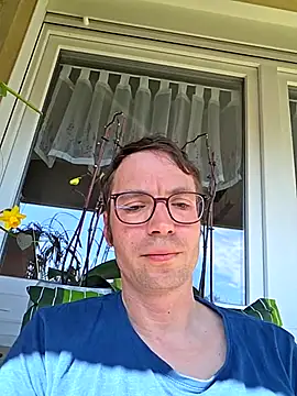 Snapshot of Schnubby1 chatting on April 9, 2026, 1:27 pm Schnubby1 online show from April 9, 2026, 1:27 pm
