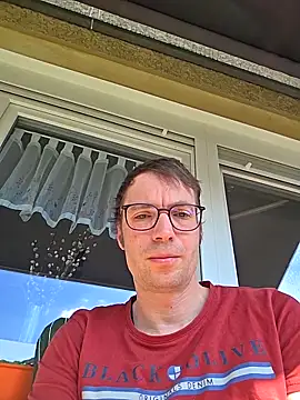 Snapshot of Schnubby1 chatting on April 15, 2026, 10:44 am Schnubby1 online show from April 15, 2026, 10:44 am
