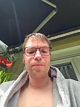 Snapshot of Schnubby1 chatting on April 27, 2026, 12:36 pm Schnubby1 online show from April 27, 2026, 12:36 pm