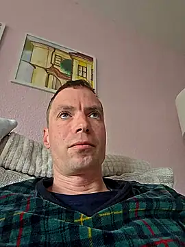 Snapshot of Schnubby1 chatting on May 8, 2026, 9:25 am Schnubby1 online show from May 8, 2026, 9:25 am