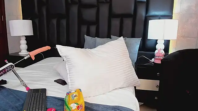 MiaSweeths online show from February 27, 2025, 6:31 pm