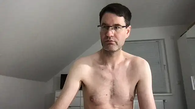 Snapshot of zxzx_cam1 chatting on December 28, 2024, 1:39 am zxzx cam1 online show from December 28, 2024, 1:39 am
