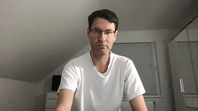 Snapshot of zxzx_cam1 chatting on January 19, 2025, 3:53 pm zxzx cam1 online show from January 19, 2025, 3:53 pm