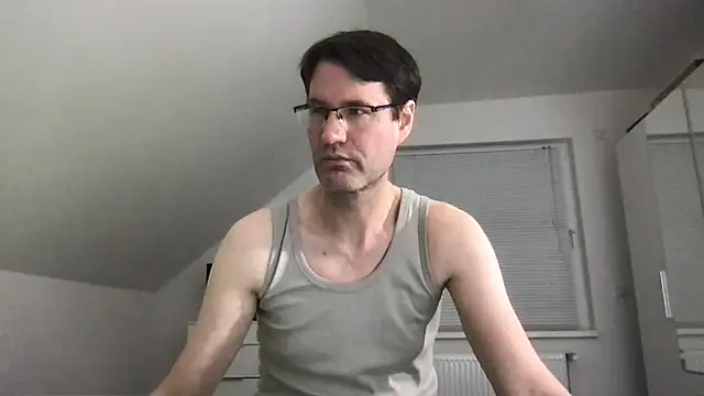 Snapshot of zxzx_cam1 chatting on March 2, 2025, 5:04 pm zxzx cam1 online show from March 2, 2025, 5:04 pm