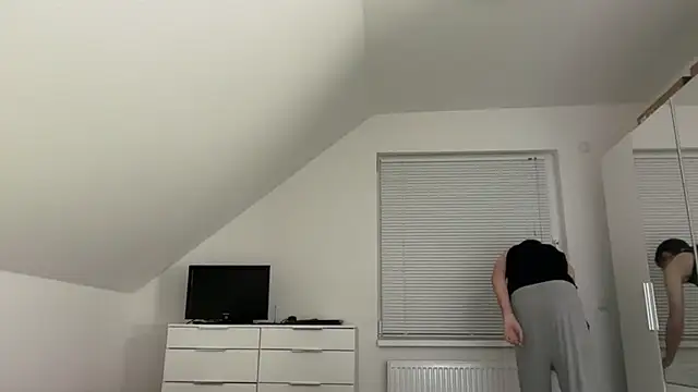 zxzx cam1 online show from March 20, 2026, 4:12 pm