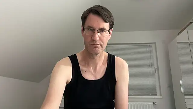 zxzx cam1 online show from April 17, 2026, 3:37 pm