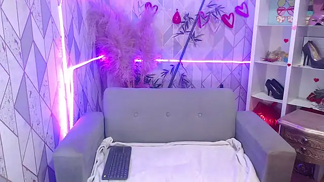 charlottemoonxz online show from October 7, 2025, 7:44 pm