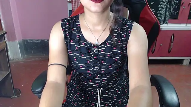 Snapshot of Angel_Alison_ chatting on May 19, 2026, 6:36 pm Angel Alison online show from May 19, 2026, 6:36 pm
