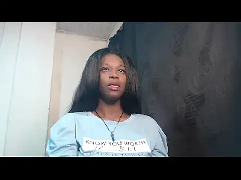 Snapshot of CarolinneMoor chatting on December 10, 2024, 1:43 am CarolinneMoor online show from December 10, 2024, 1:43 am