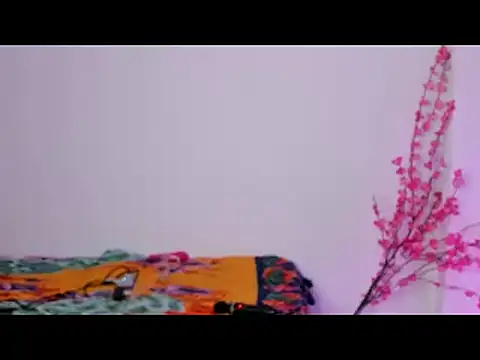 Snapshot of CarolinneMoor chatting on February 14, 2025, 1:34 am CarolinneMoor online show from February 14, 2025, 1:34 am