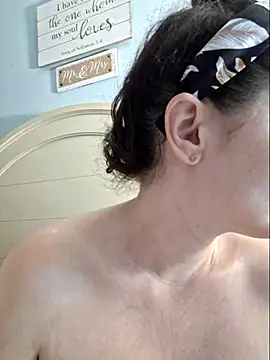 MilfyMrsRobinson online show from February 18, 2025, 11:19 pm