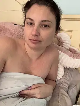 MilfyMrsRobinson online show from February 25, 2025, 4:00 pm