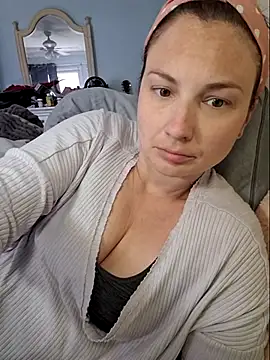 MilfyMrsRobinson online show from March 12, 2025, 3:40 pm