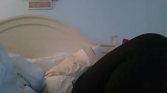 MilfyMrsRobinson online show from February 9, 2026, 12:20 pm