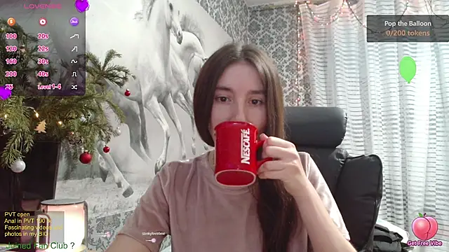 Wowpornoo online show from December 20, 2024, 12:27 pm