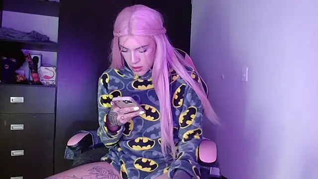 charlotbelucci  online show from November 20, 2025, 8:14 am