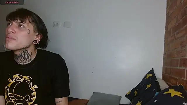 charlotbelucci  online show from December 18, 2025, 11:16 am