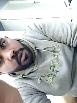 ListedLoin online show from March 4, 2025, 6:39 pm