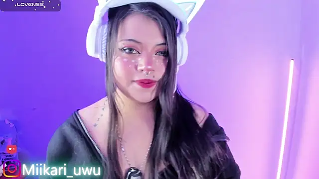 Ahri Elderwood online show from May 2, 2026, 4:17 am
